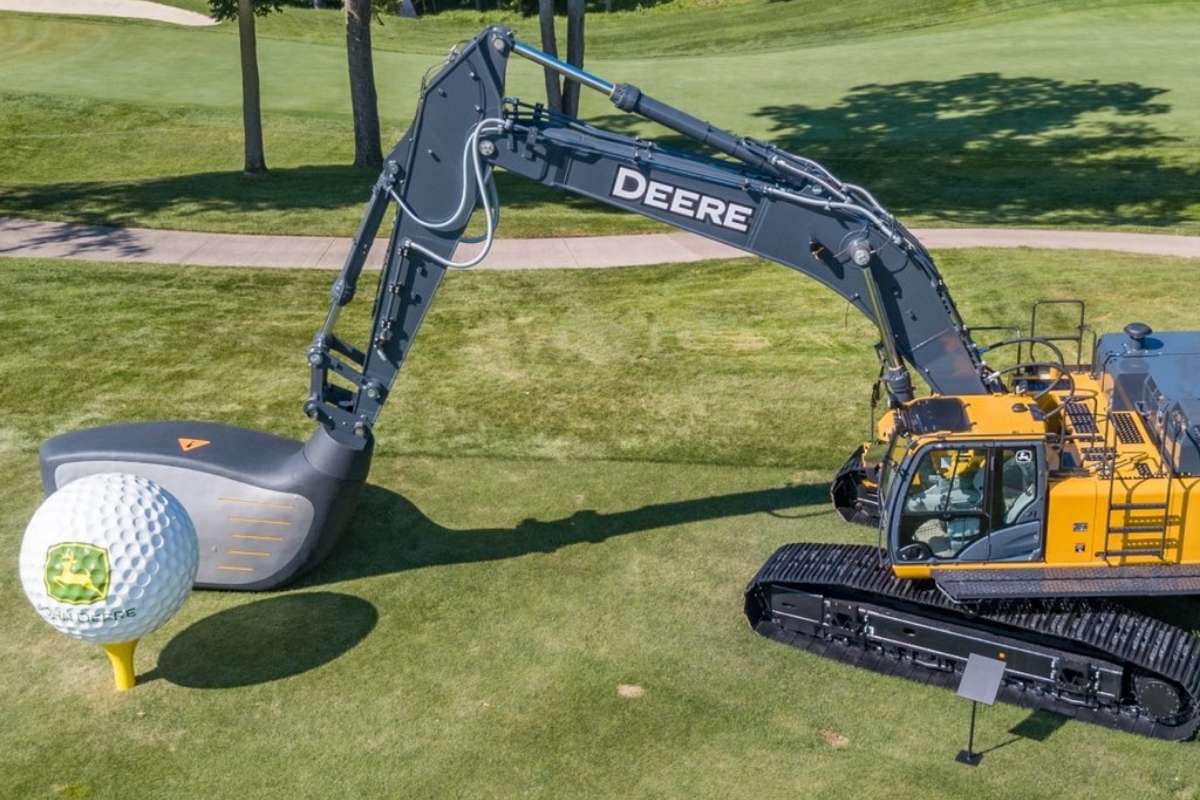 John Deere Preview 2021 | Two Inches Short