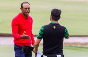 Tiger Woods Abe Ancwer Shake Hands